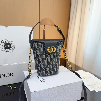 Dior Montaigne Amber 001